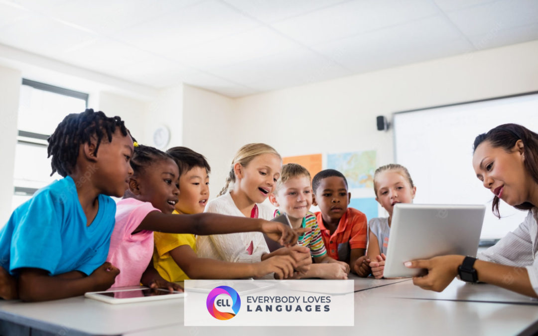 Enseñando al cerebro de la forma en que aprende: La experiencia de enseñar idiomas a niños y jóvenes 